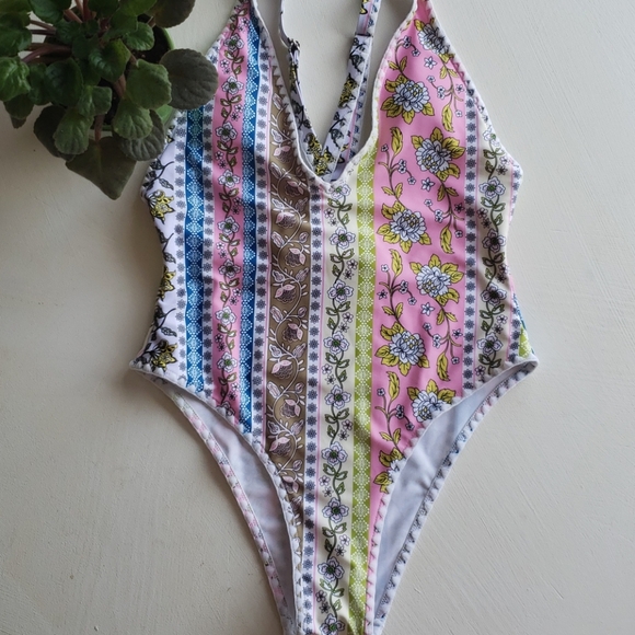 One piece swim 🏊‍♂️ - Picture 1 of 4